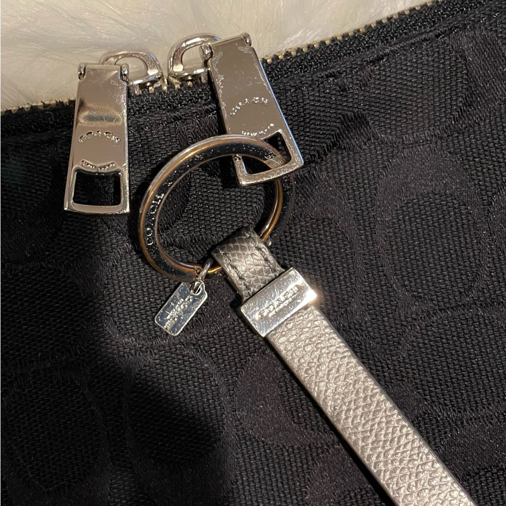 Coach Signature Handbag/Crossbody Bag - Picture 6 of 11